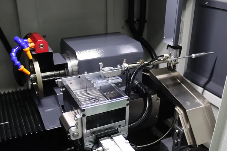 Workpiece automatic loading and unloading device